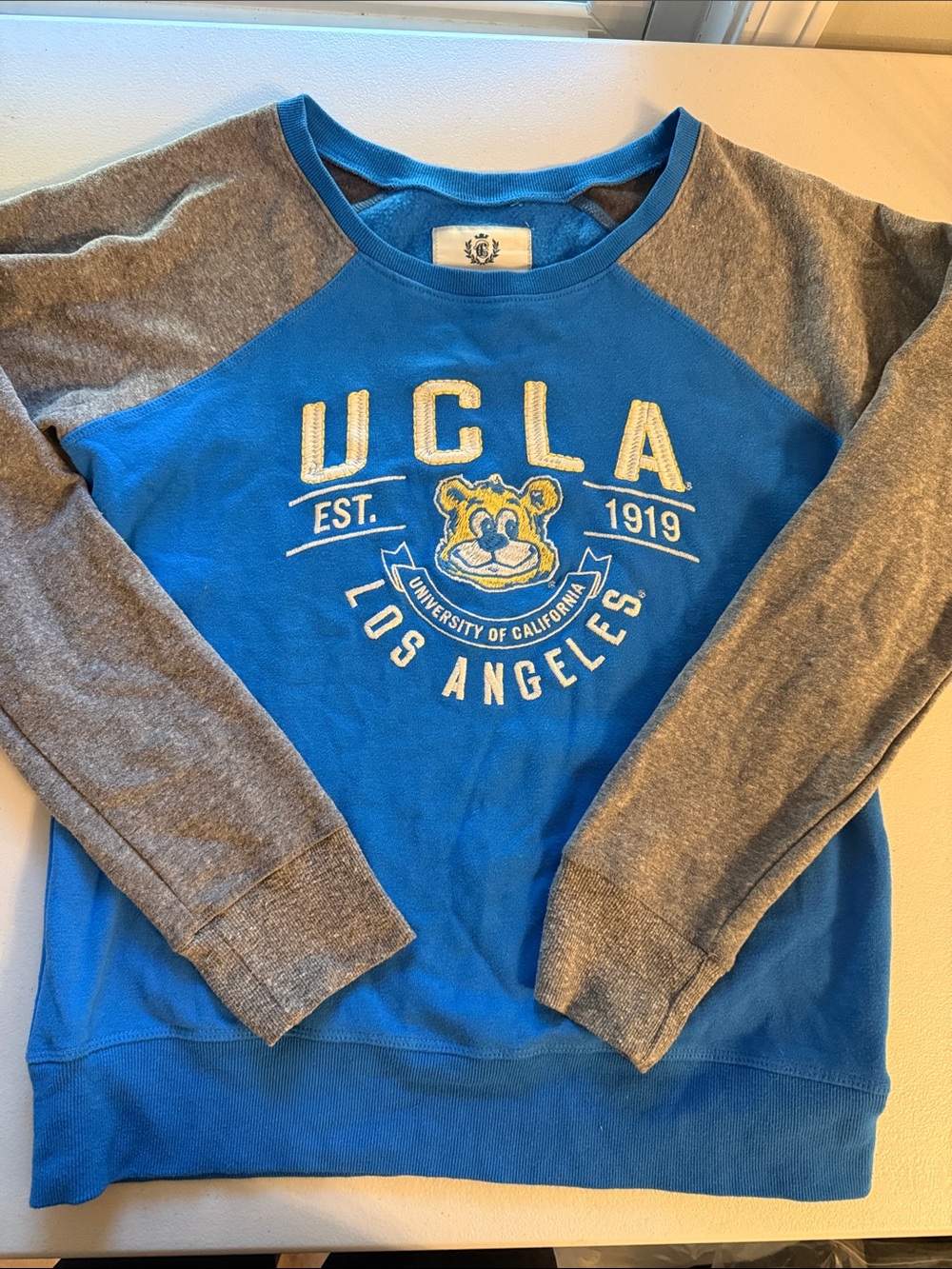 Vintage UCLA Blue & Gray Raglan Sweatshirt - UCLA Los Angeles embroidery size XL